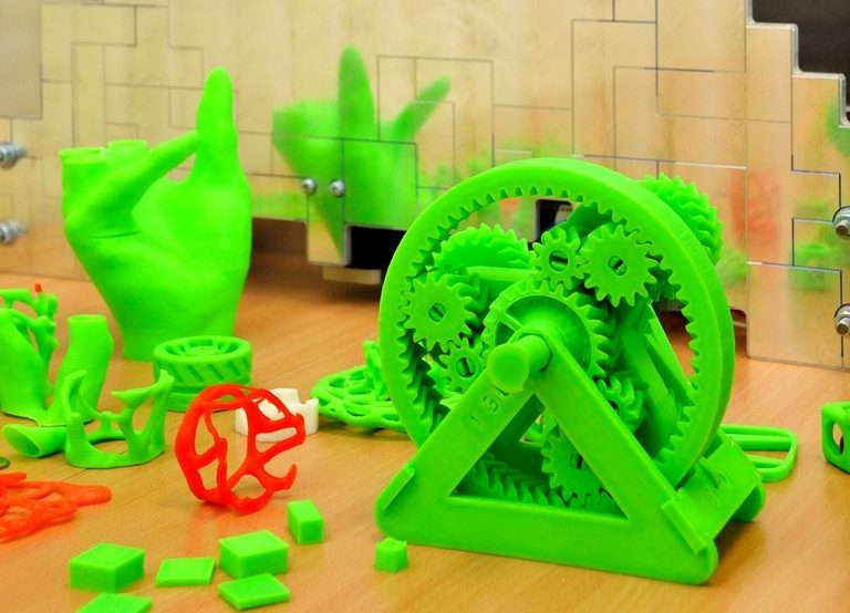 Tarp VGTU studentų baigiamųjų darbų – 3D spausdintuvo prototipas