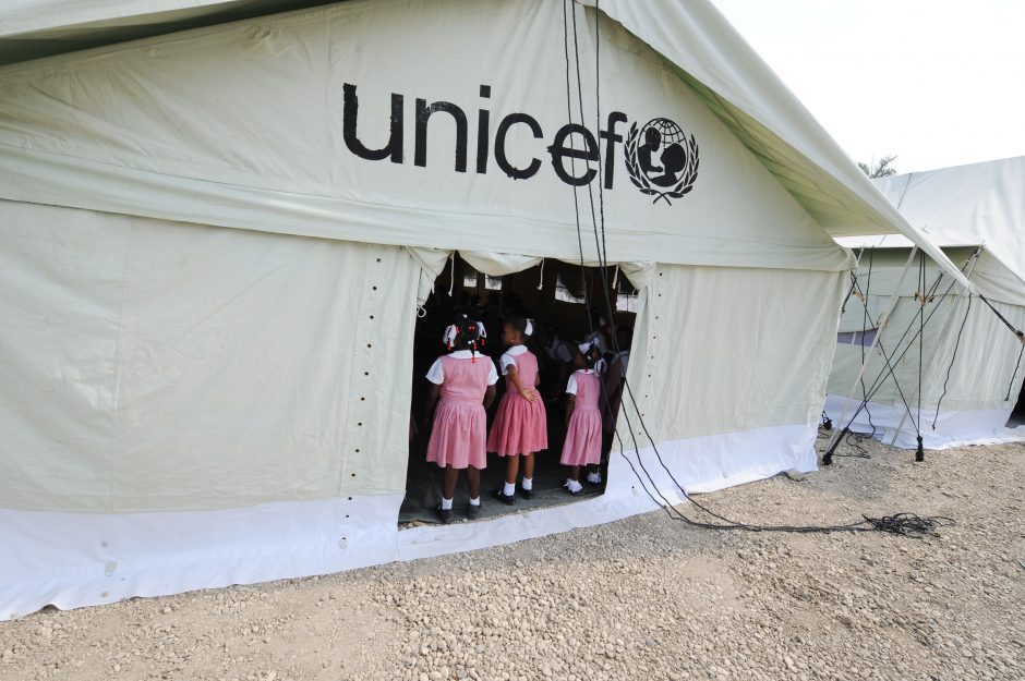 UNICEF: beveik kas trečia prekybos žmonėmis auka yra vaikas