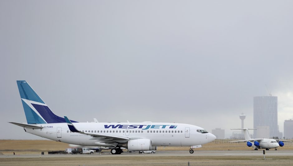 Kanadoje per avarinę evakuaciją iš keleivinio lėktuvo nukentėjo 6 žmonės