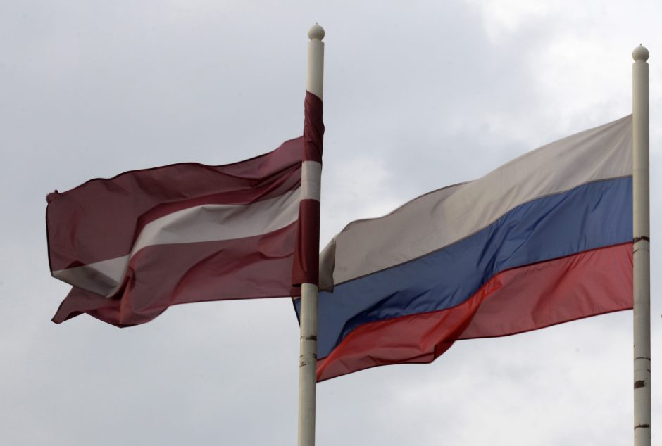 Dėl politologo K. Simonovo išsiuntimo iš Latvijos – Rusijos pasipiktinimas