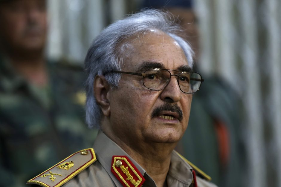 Libijos parlamentas – vieningas su karą islamistams paskelbusiu generolu