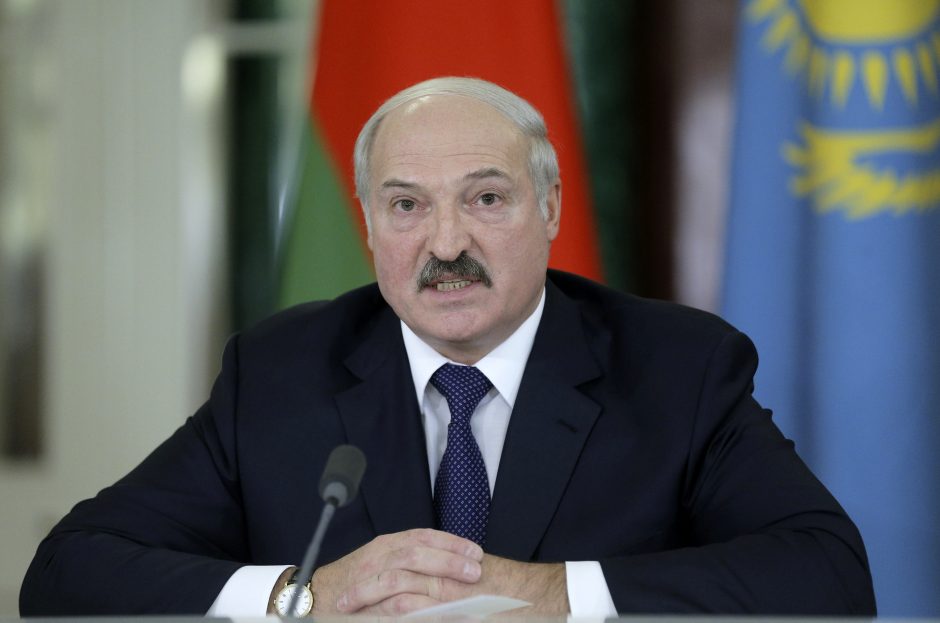 Baltarusijos lyderis sako svarstantis galimybę paleisti iš kalėjimo opozicijos lyderį