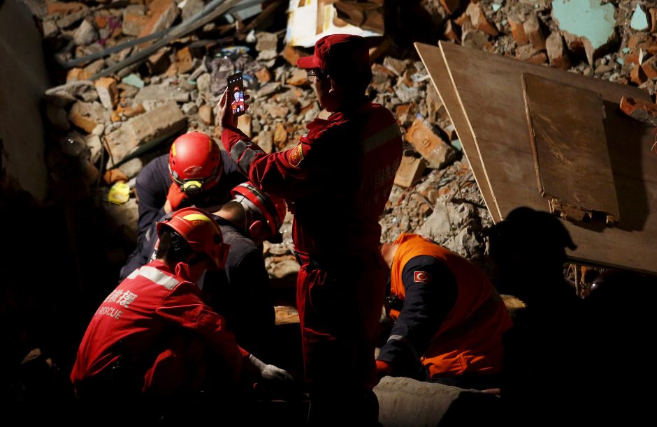 Nepale žuvusiųjų per žemės drebėjimą skaičius viršijo 4 tūkstančius