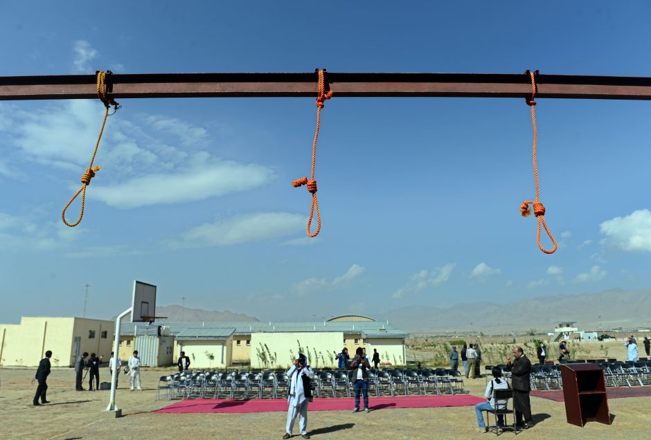 Afganistane dėl grupinio išžaginimo pakarti penki vyrai