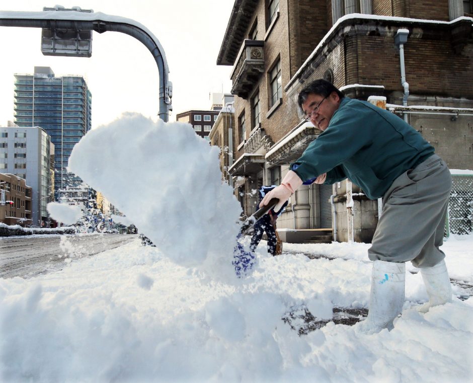 Japonijoje smarki žiemos audra pareikalavo apie 11 žmonių gyvybių