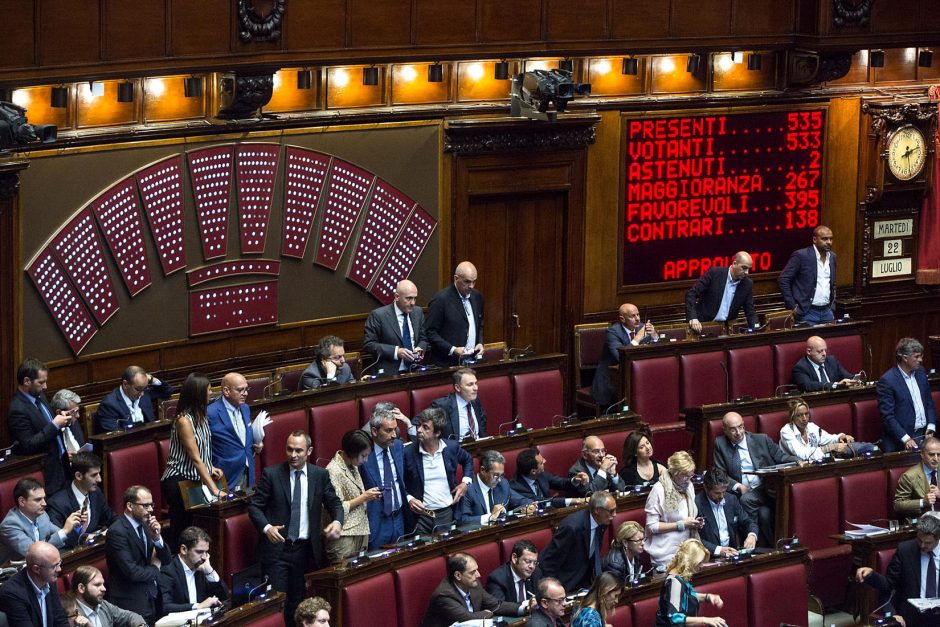 Italijos parlamentas leido areštuoti S. Berlusconi sąjungininką