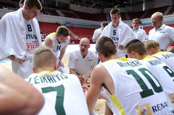 Lietuvos aštuoniolikmečiai Europos krepšinio čempionate pralaimėjo latviams