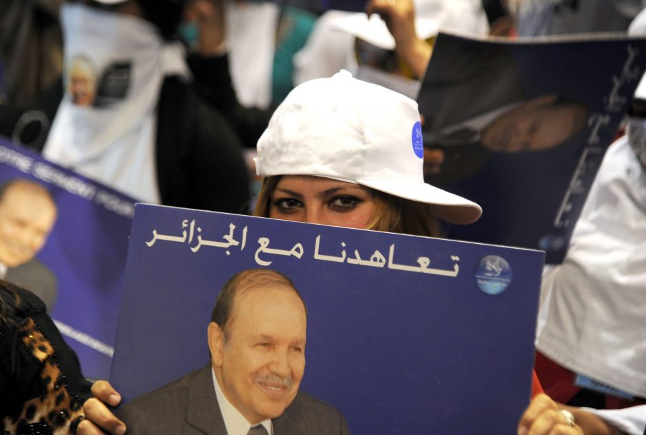Alžyre – prezidento rinkimai: A. Bouteflika balsavo sėdėdamas neįgaliojo vežimėlyje