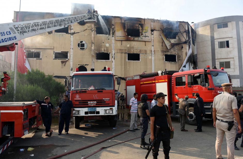 Kaire per gaisrą baldų fabrike žuvo 19 darbininkų