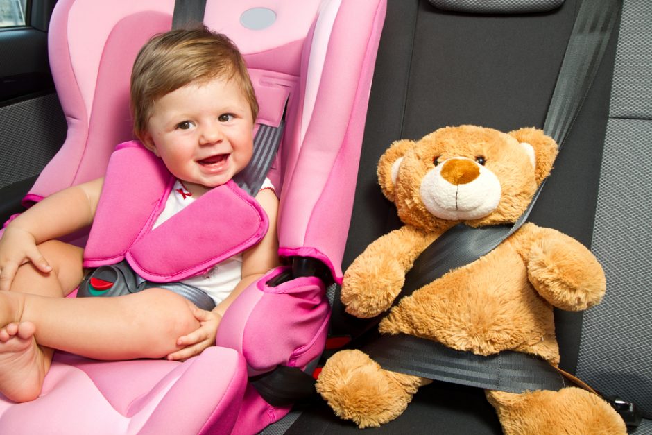 Vairuotojams stinga žinių apie saugų vaikų vežimą automobiliu