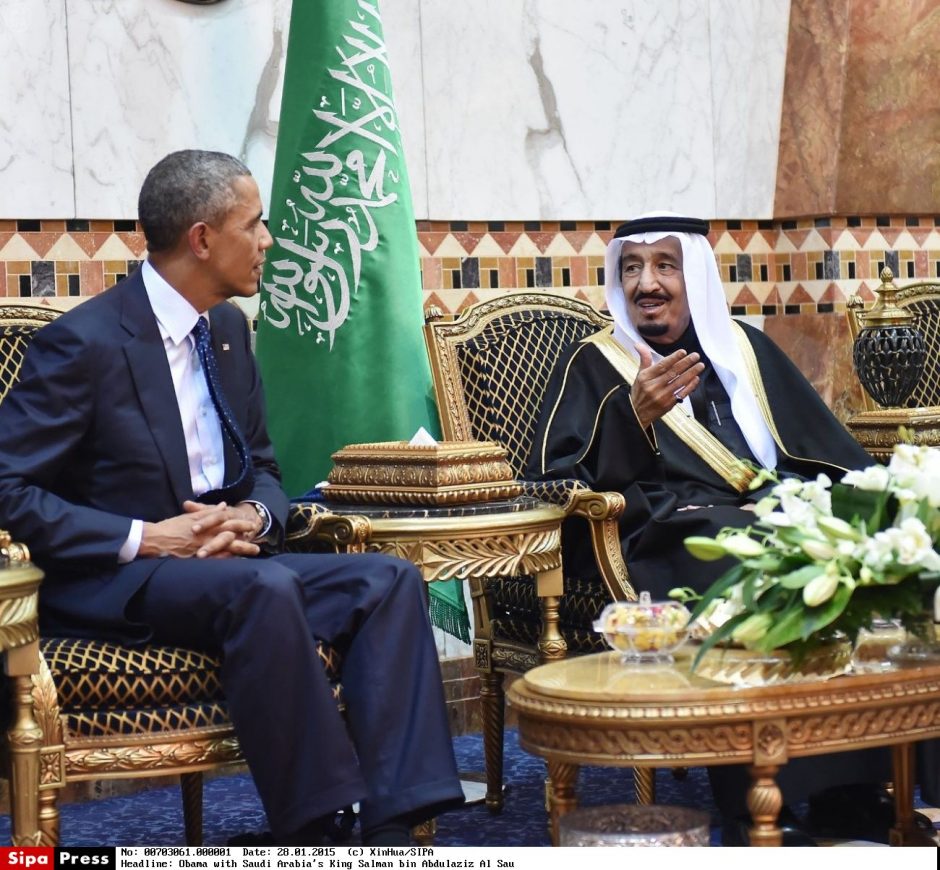 Naujasis Saudo Arabijos karalius perskirstė svarbius postus
