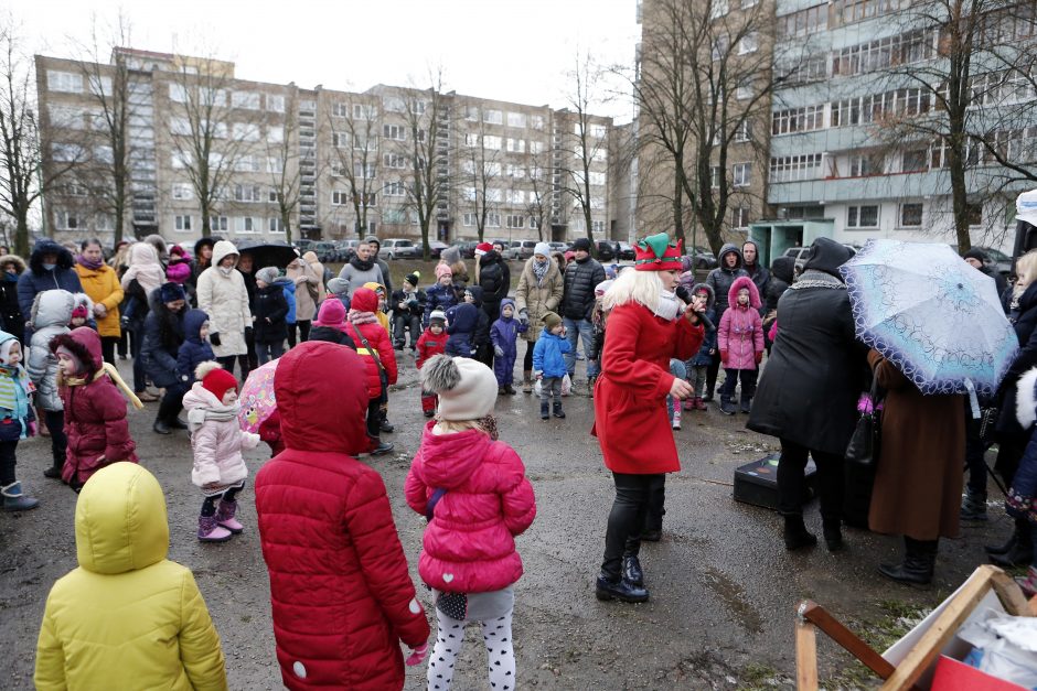 Į klaipėdiečių kiemus atėjo Kalėdų dvasia