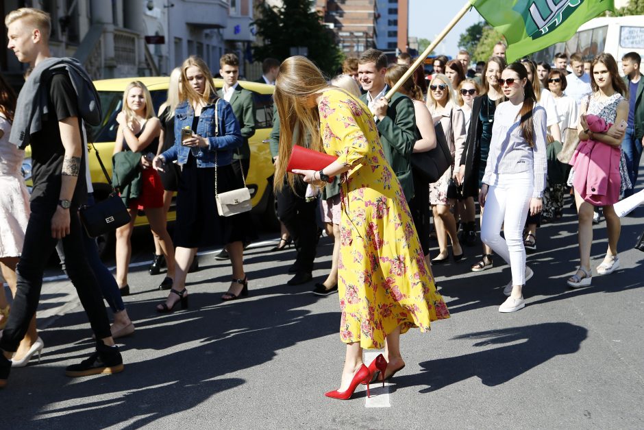 Abiturientams nuskambėjo paskutinis skambutis