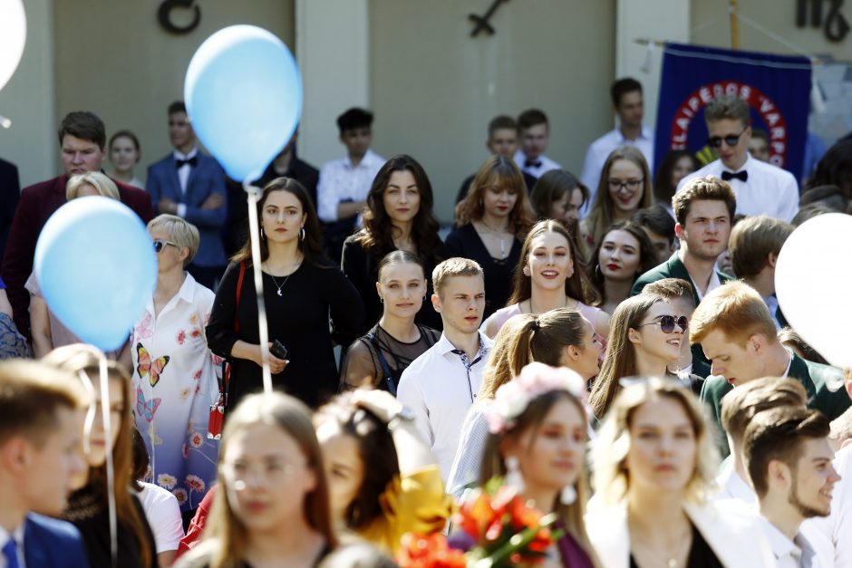 Abiturientams nuskambėjo paskutinis skambutis