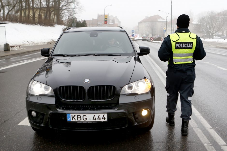 Kelių policijos patruliai pradžiugino moteris