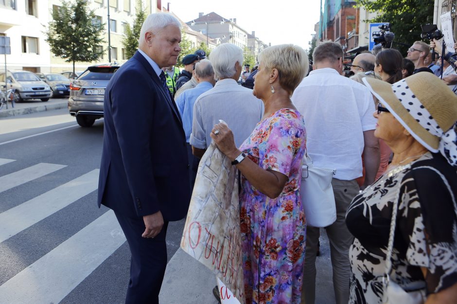 Klaipėdos liberalai vertins V. Titovą miltais apipylusio partiečio elgesį