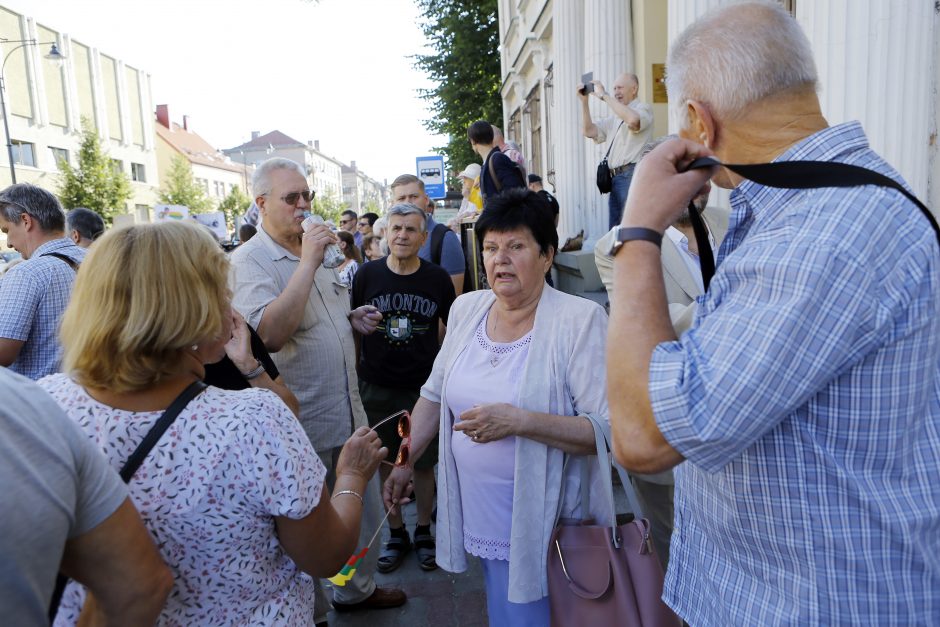 Klaipėdos liberalai vertins V. Titovą miltais apipylusio partiečio elgesį