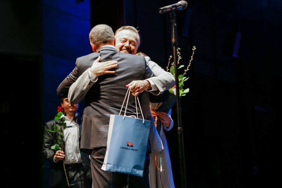 Išskirtinę dieną – aplodismentai teatro žmonėms