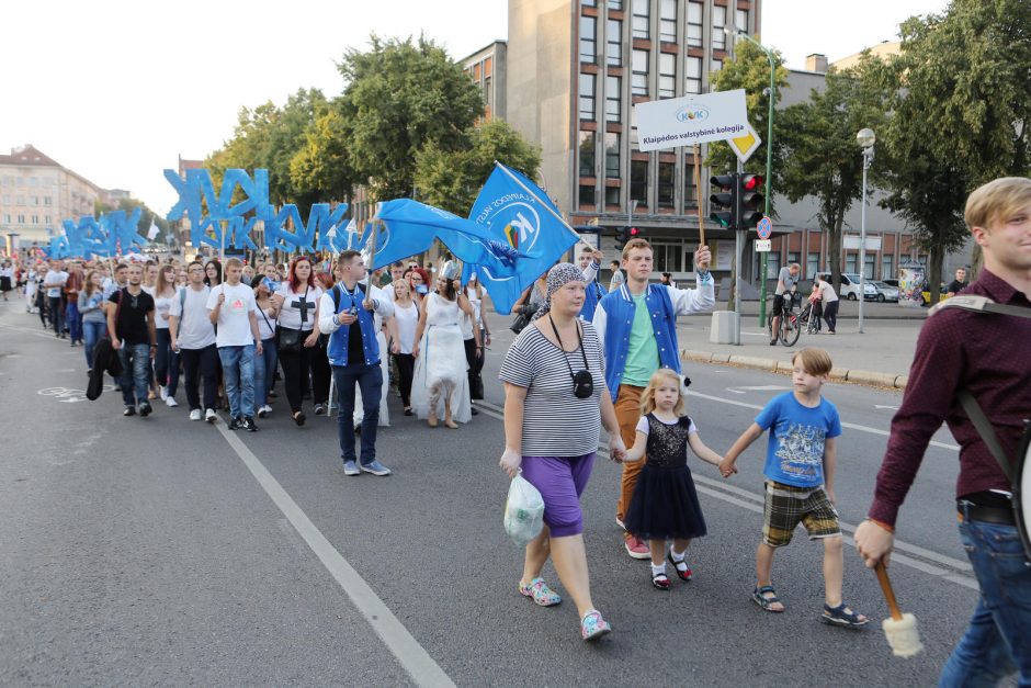 Miestą užliejo studentijos banga