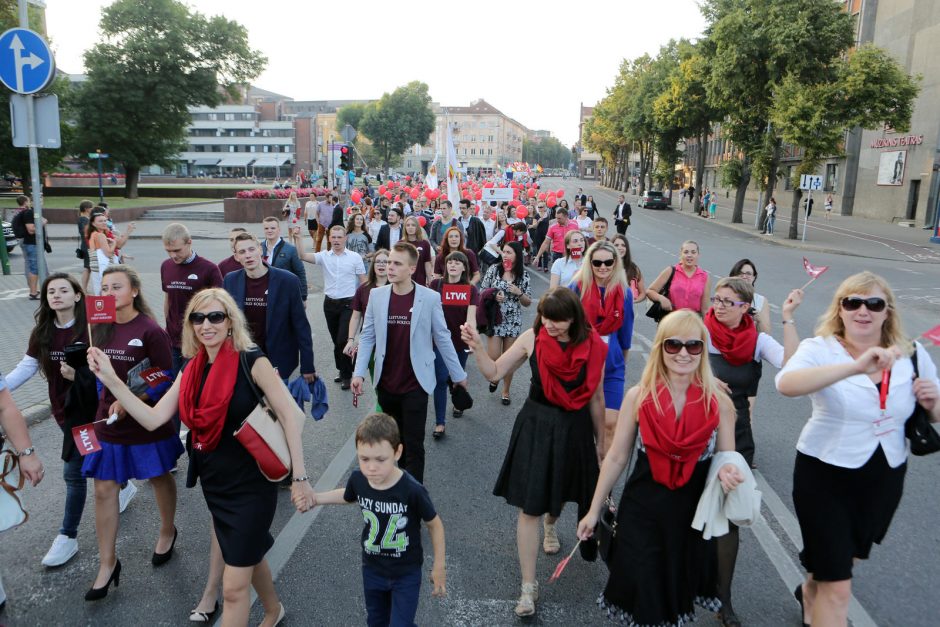 Miestą užliejo studentijos banga