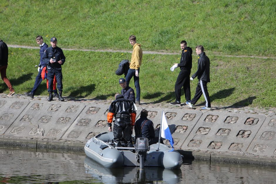 Klaipėdoje „Darom“ dalyviai švarino ir Danės dugną