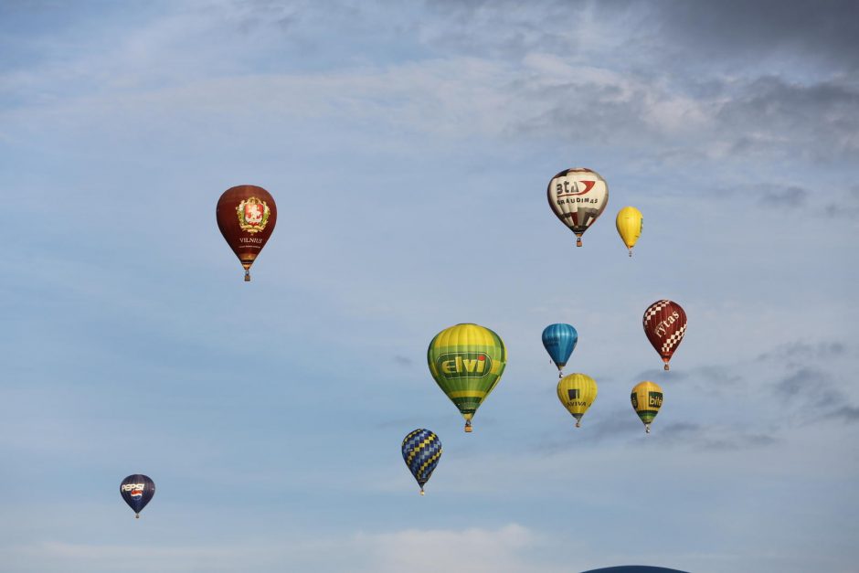 Gargždų dangų užvaldė oro balionai