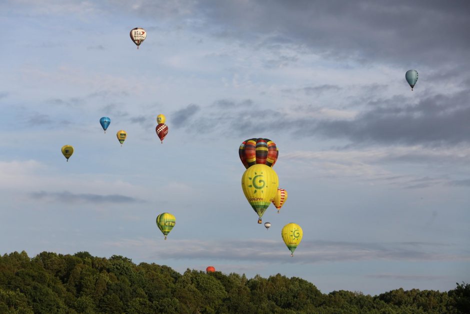 Gargždų dangų užvaldė oro balionai