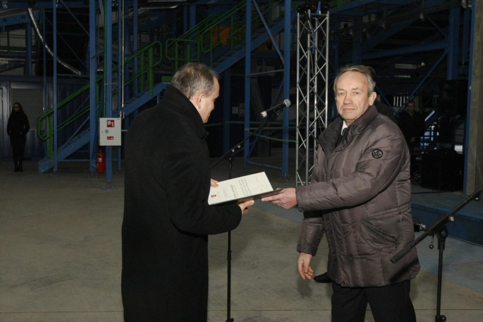 Darbą pradėjo atliekų rūšiavimo gamykla