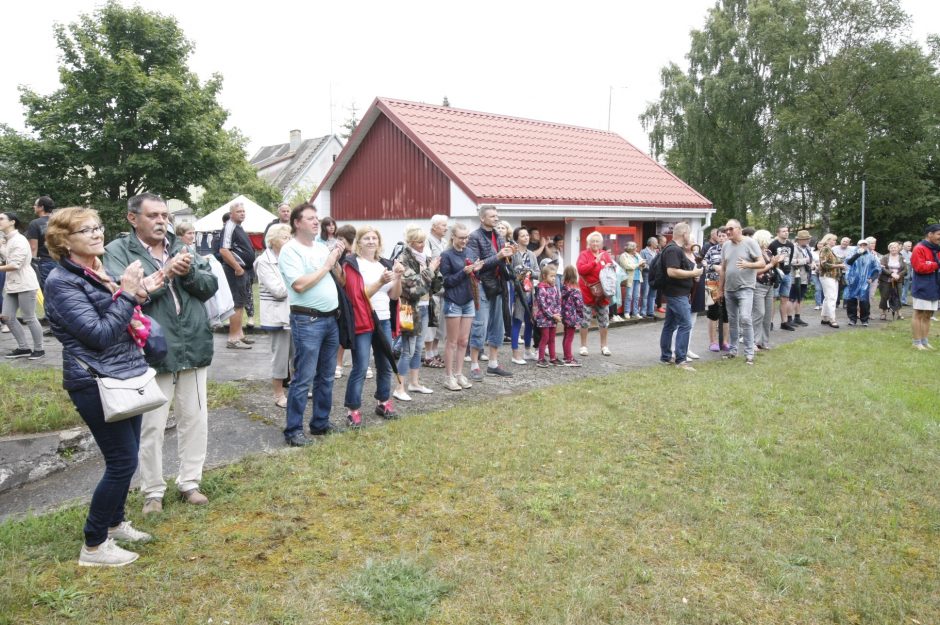 70 metų sulaukęs Šventosios švyturys įsileido smalsuolius