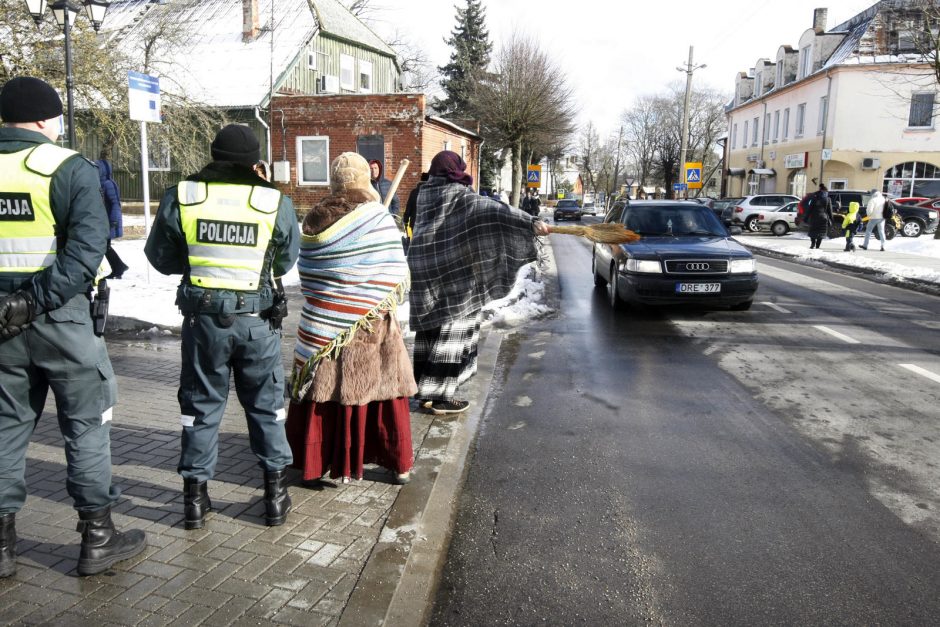 Priekulėje žiema iš kiemo varyta trankiai