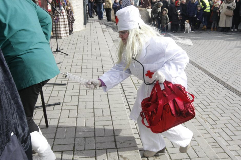 Priekulėje žiema iš kiemo varyta trankiai