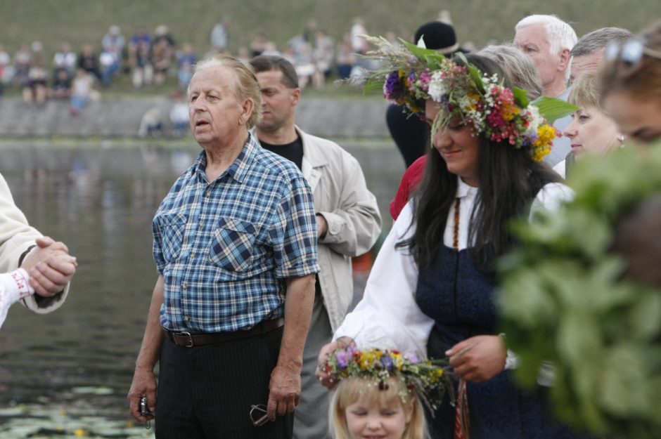 Joninių naktį išsiskleidė ugnies papartis