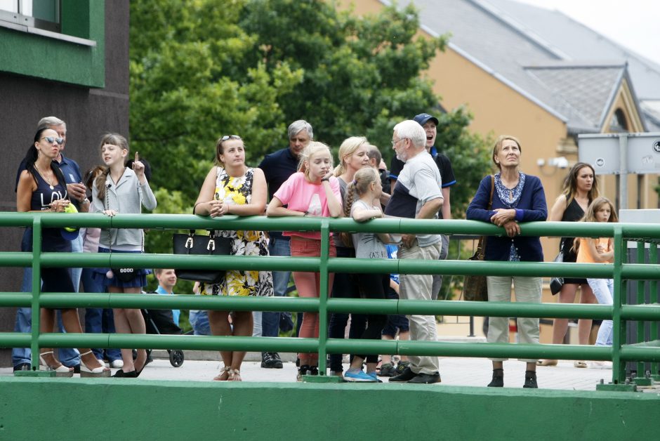 Miestą puošia vis daugiau burių