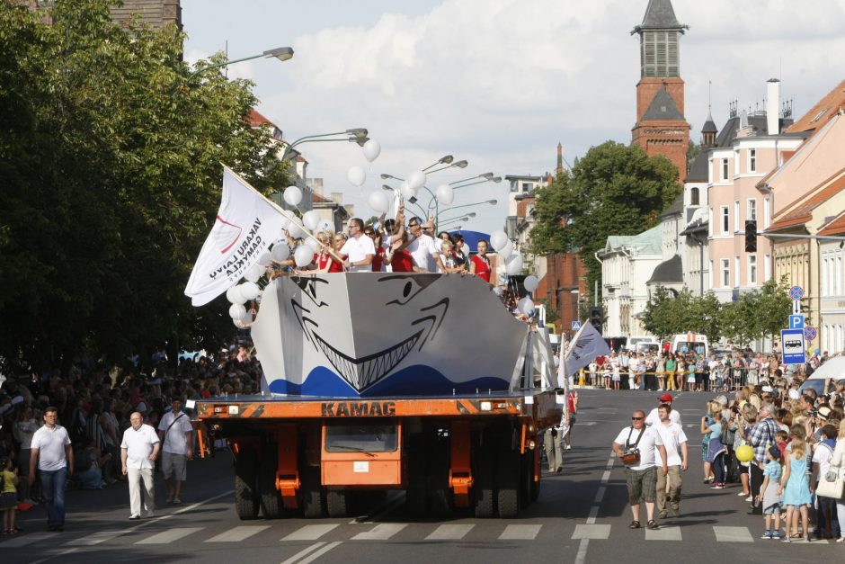 Neptūnas – raitas ant žuvies: Klaipėdą drebino šventinis karnavalas