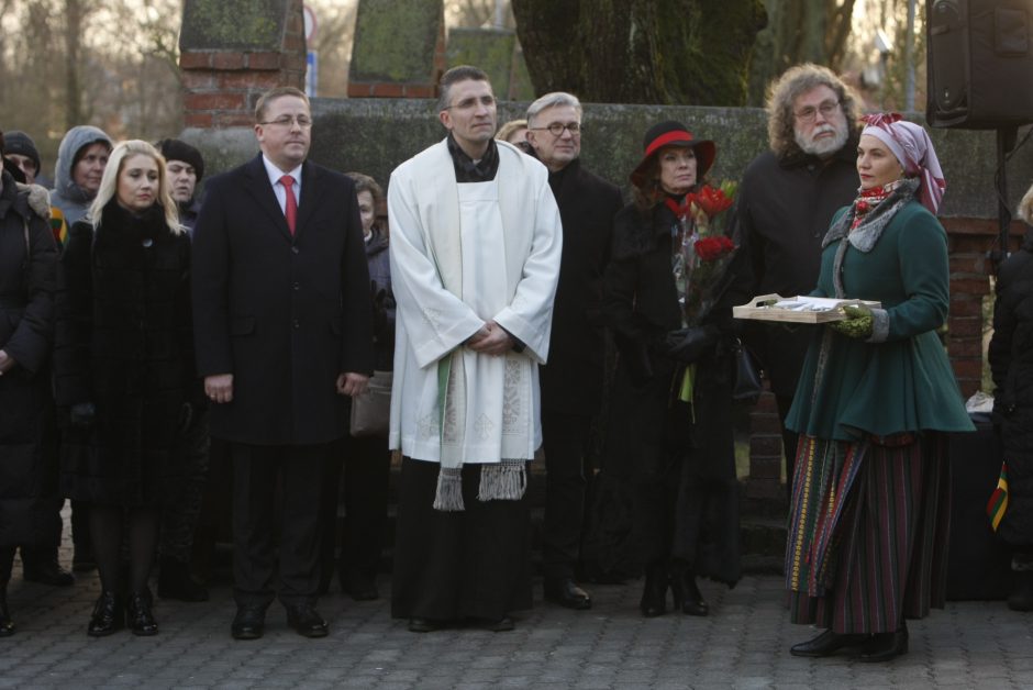 Palanga pasipuošė nauju paminklu ir Signatarų alėja