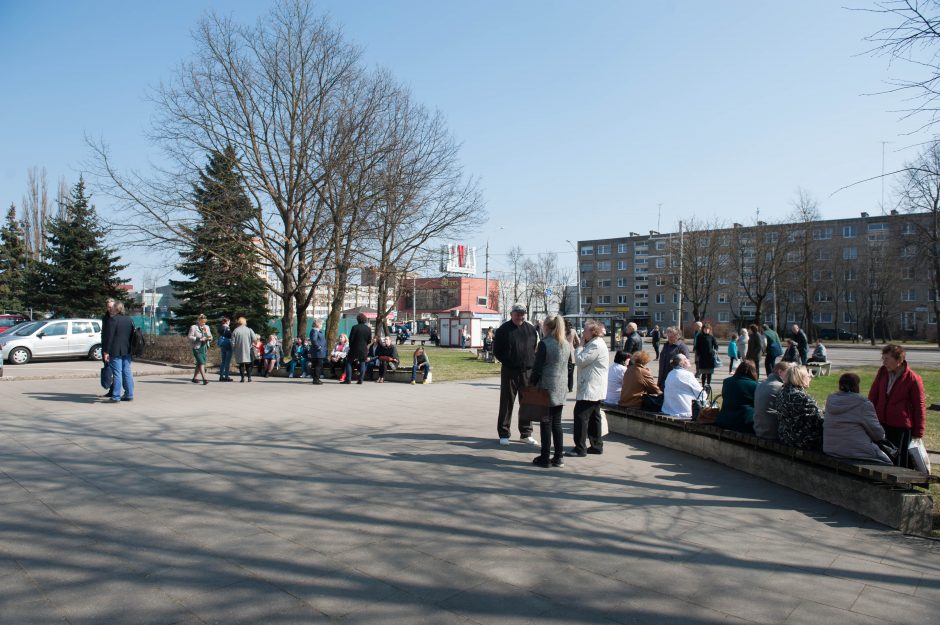 Polikliniką jos vestibiulio taksofonu „užminavęs“ įtariamasis sulaikytas netoliese