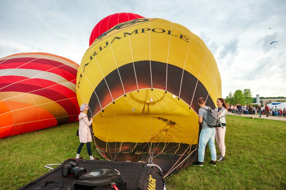 Neregėta: šimtmečio proga virš Kauno pakilo šimtas oro balionų