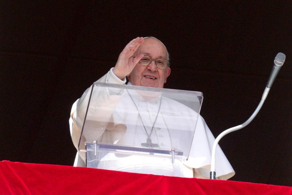 Popiežius Pranciškus atšaukė vizitus dėl lengvų gripo simptomų