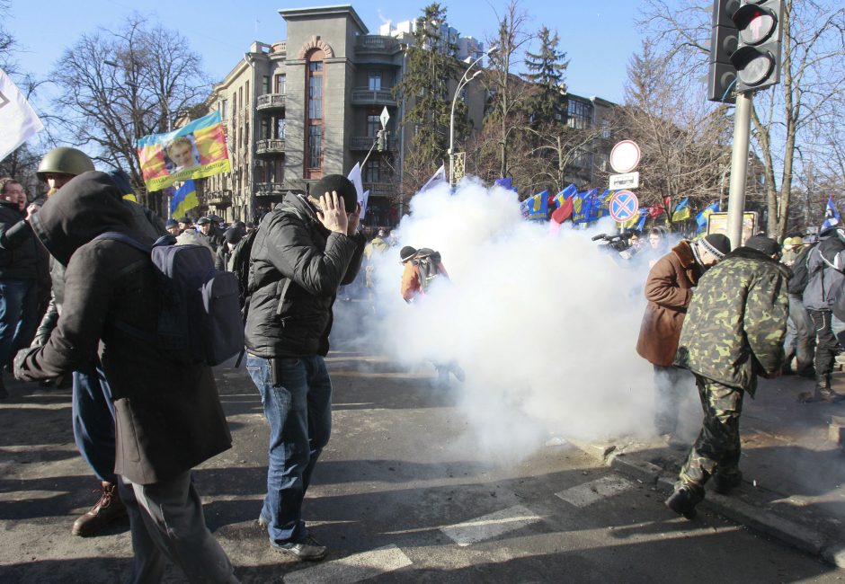 Ukrainos milicija susirėmė su protestuotojais prie parlamento rūmų