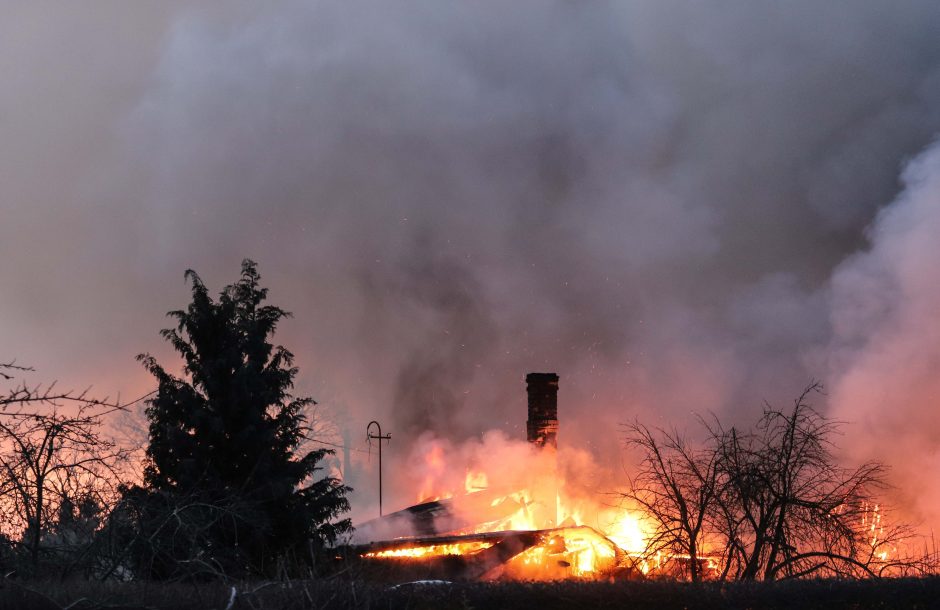 Nelaimingas savaitgalis: šeštadienį gaisruose žuvo trys žmonės
