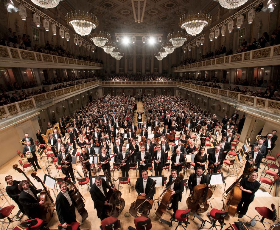 Naująjį sezoną Filharmonija kviečia į aklą pasimatymą su muzika