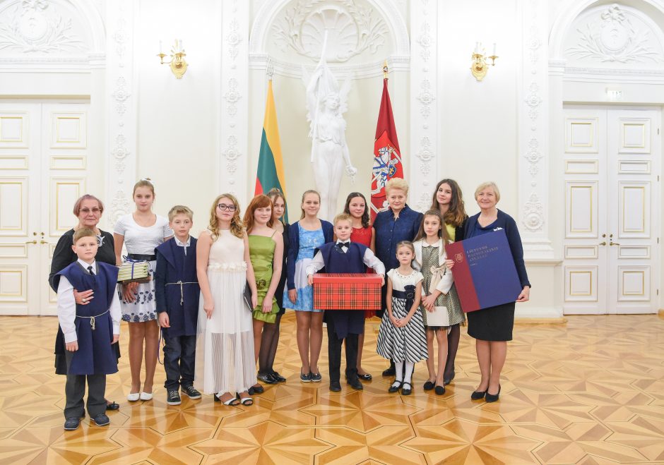 Prezidentūroje – užsienio lietuvių mokyklų mokiniai