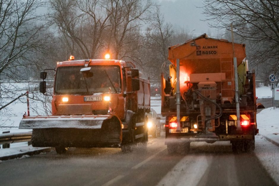 Dėl žiemiškų eismo sąlygų – avaringas rytas Vilniaus užmiestyje