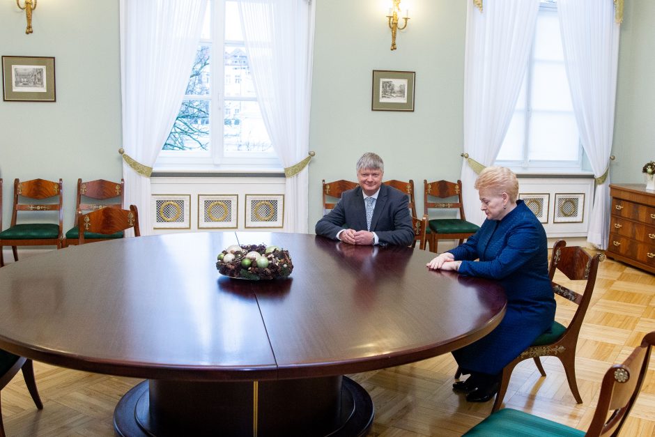 Prezidentė susitinka su atleidžiamais ministrais