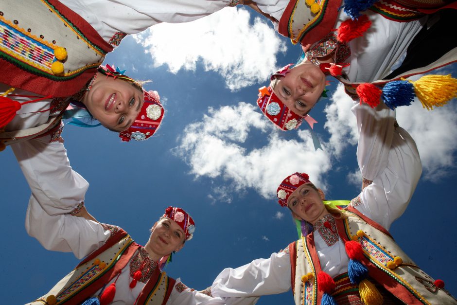 Tradicijas puoselėjantiems Ukrainos huculams atėjo sunkūs laikai