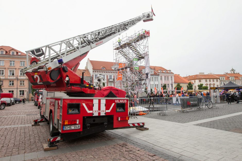 Prokurorai įpareigoti atnaujinti tyrimą dėl ugniagesių kopėčių