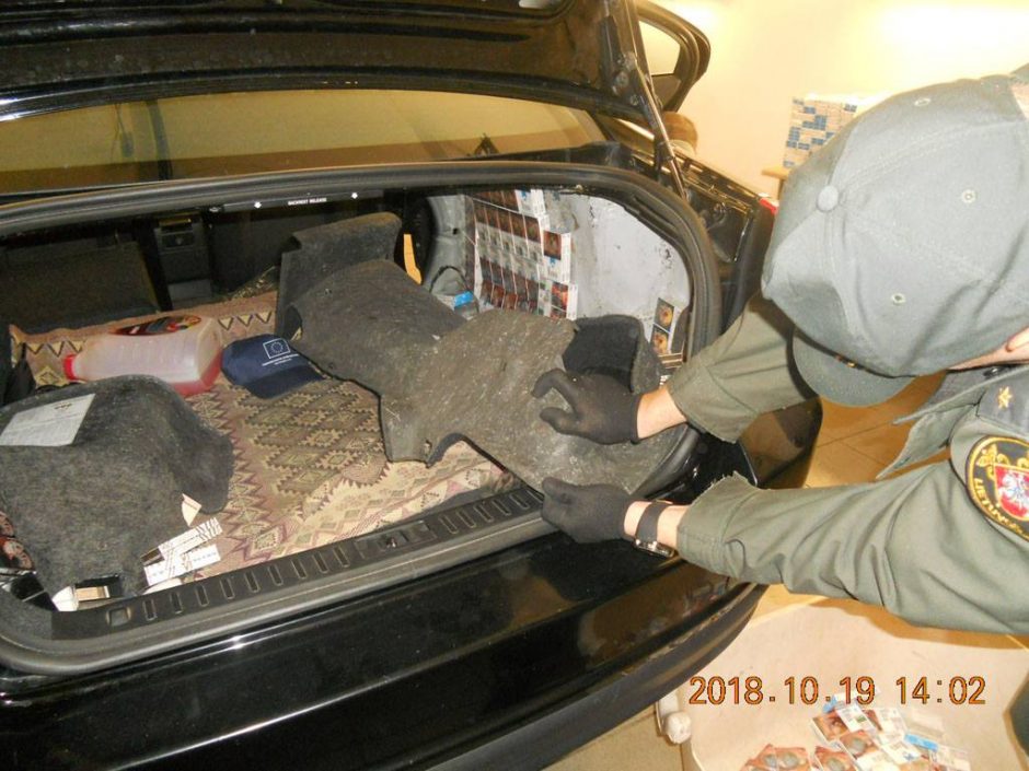 Baltarusis kontrabandą vežė automobiliu su diplomatiniais numeriais