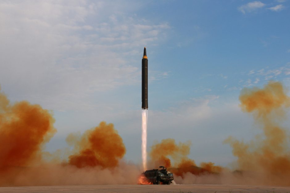 Šiaurės Korėja pagrasino išbandyti vandenilinę bombą virš Ramiojo vandenyno