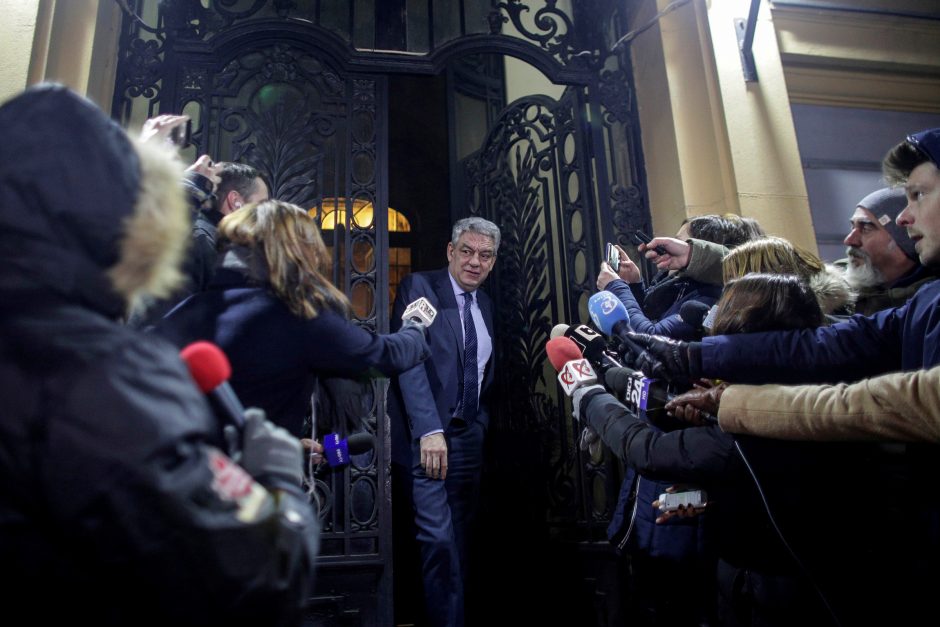 Naujas sąmyšis Rumunijoje: atsistatydino premjeras M. Tudose