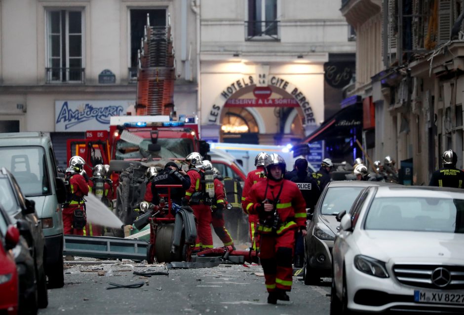 Paryžiaus centre driokstelėjo didžiulis sprogimas, žuvo trys žmonės